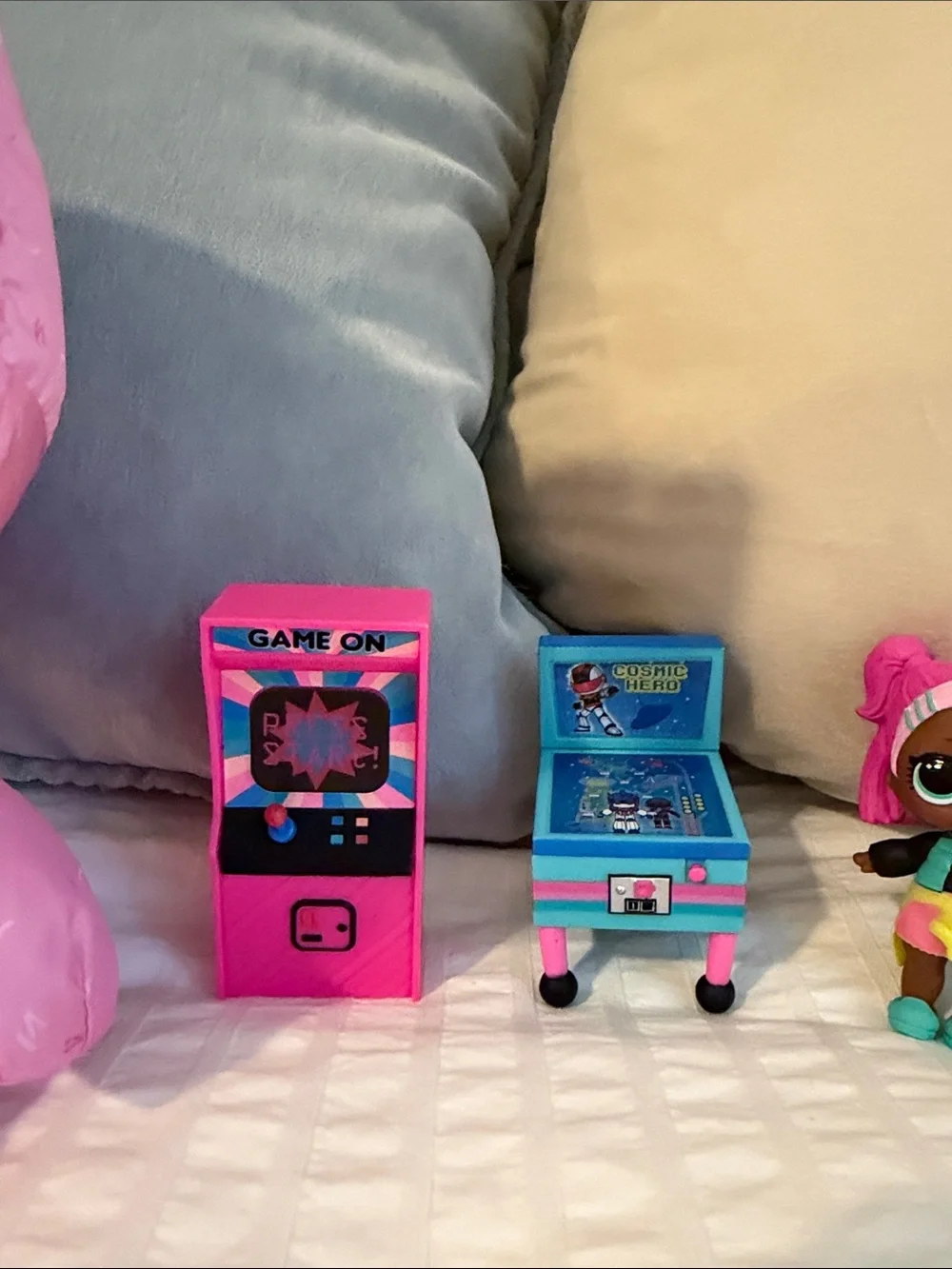 L.O.L. Surprise! Pink Doll Playset with Arcade Machine, Prize Crane & Coffee Cup